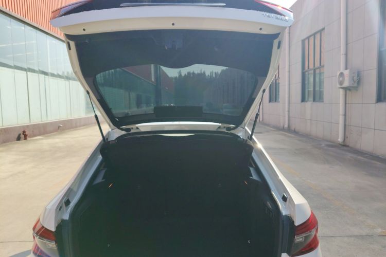 斯柯达 速派 2019款 TSI280 DSG舒适版机舱底盘23