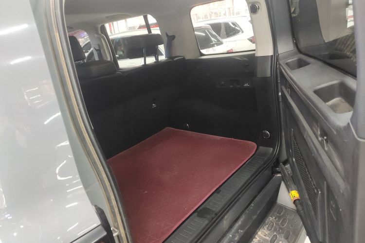 坦克300 2024款 2.0T 征服者机舱底盘23