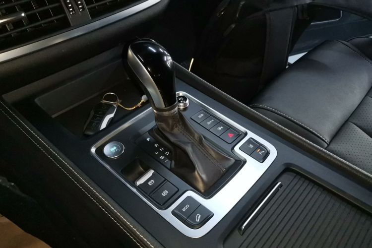 比亚迪 唐 2018款 2.0T 自动智联尊荣型 7座 国V局部细节18