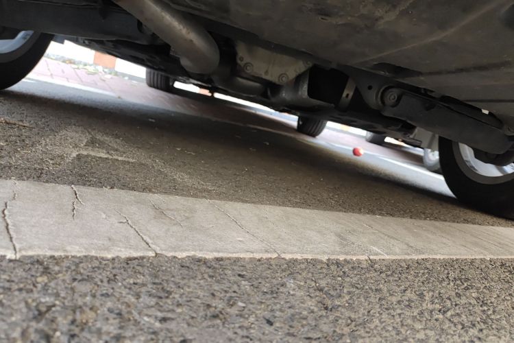 奔驰C级 2020款 改款 C 260 L 运动版局部细节9009