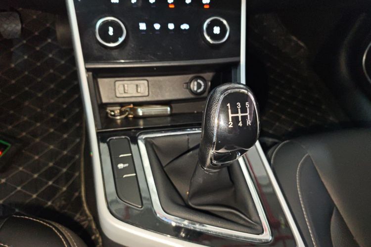 奇瑞 艾瑞泽5 2019款 1.5L 手动自在版 国V局部细节18