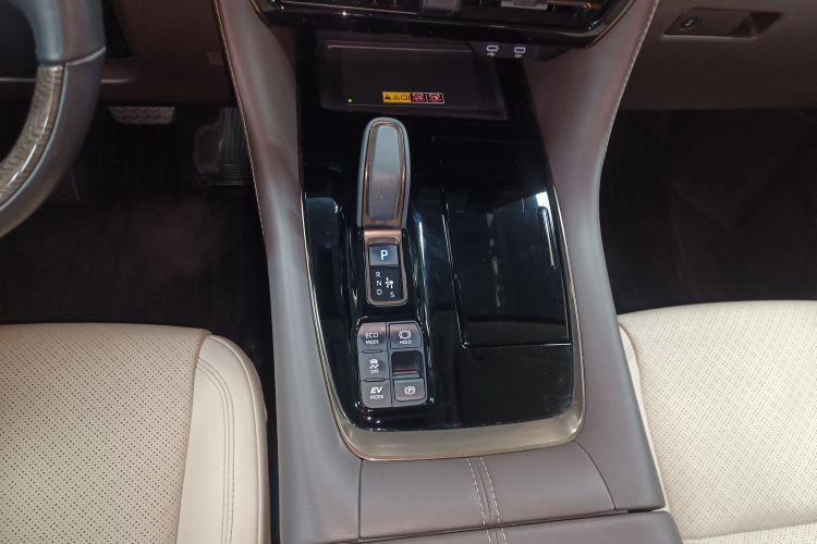 丰田 埃尔法 2024款 双擎 2.5L 臻享版中控内饰18