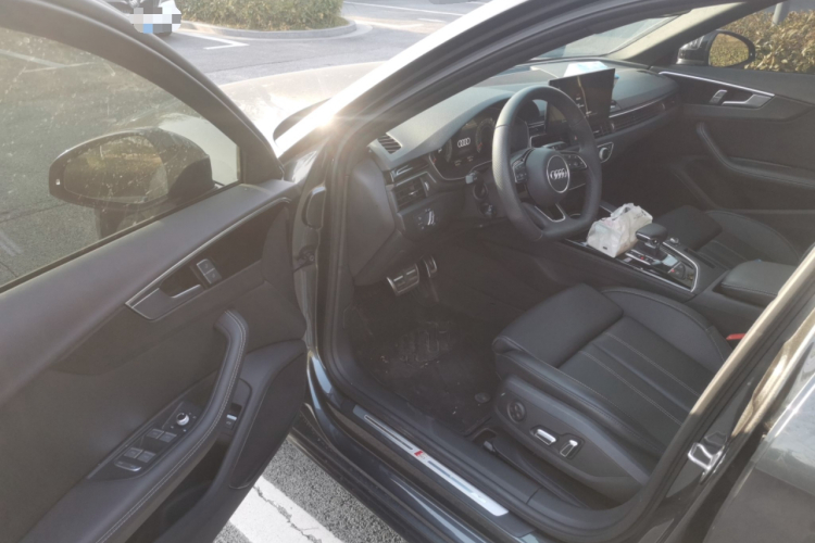 奥迪A4L 2024款 40 TFSI 豪华动感型中控内饰7003