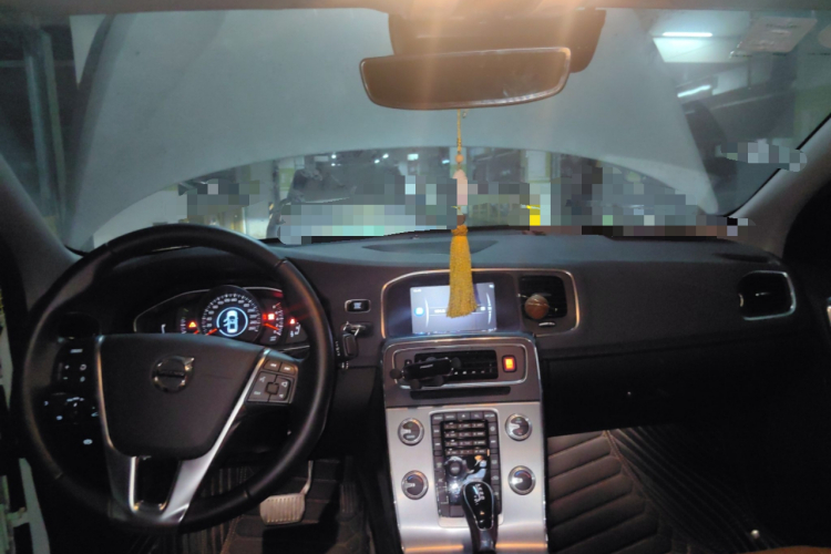 沃尔沃S60 2019款 S60L 改款 T5 智进进阶版中控内饰12