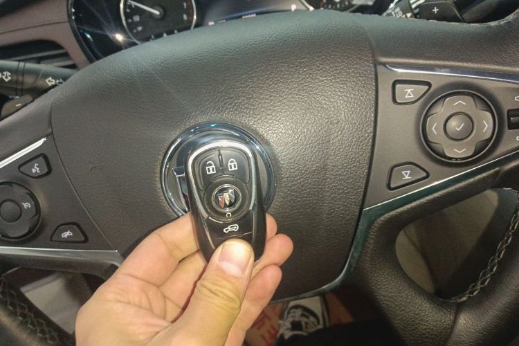 别克GL8 2021款 陆上公务舱 652T 豪华型中控内饰11