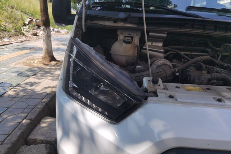 江铃 特顺 2017款 2.8T商运型短轴中顶6/7/8座JX493车身外观6001