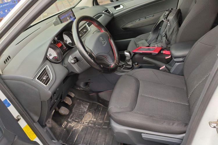 标致308 2014款 乐享版 经典 1.6L 手动优尚型中控内饰19