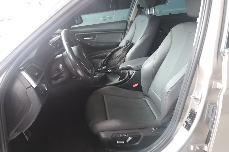 宝马3系 2018款 318Li中控内饰19