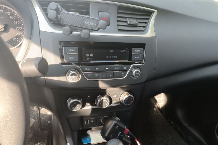 日产 轩逸 2021款 经典 1.6XE CVT舒适版中控内饰16