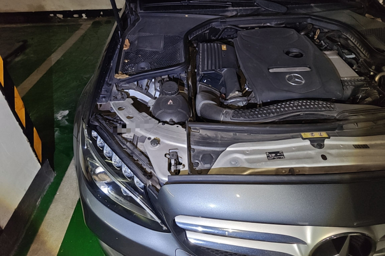 奔驰C级 2018款 C 200 L 运动版局部细节9001