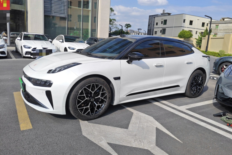 极氪001 2025款 WE版 95kWh 四驱车身外观4