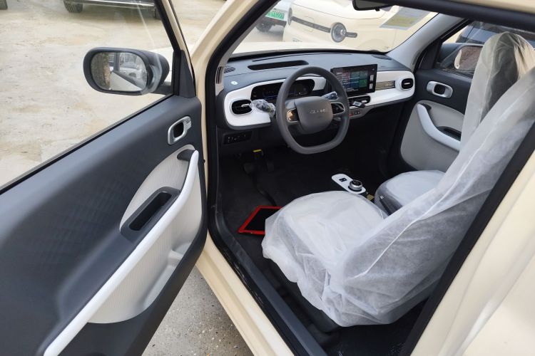 吉利银河 熊猫 2025款 210km 元气熊中控内饰7003