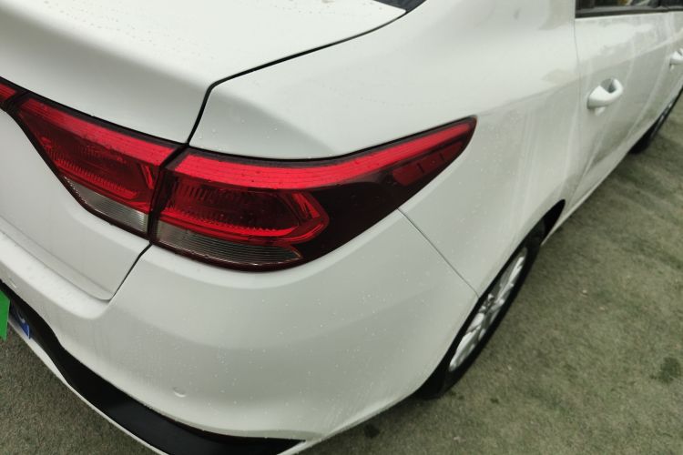 起亚K2 2017款 三厢 1.4L AT GLS车身外观9