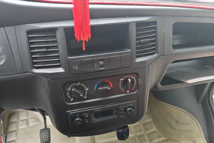 五菱汽车 五菱之光 2015款 1.2L 标准型LSI中控内饰16