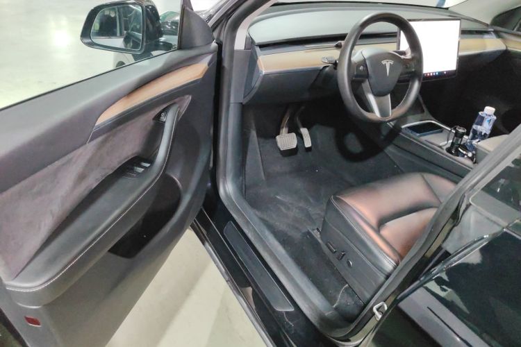 特斯拉 Model Y 2021款 标准续航后驱版中控内饰7003