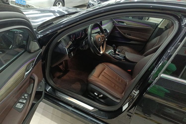 宝马5系 2018款 530Li 尊享型 豪华套装中控内饰20