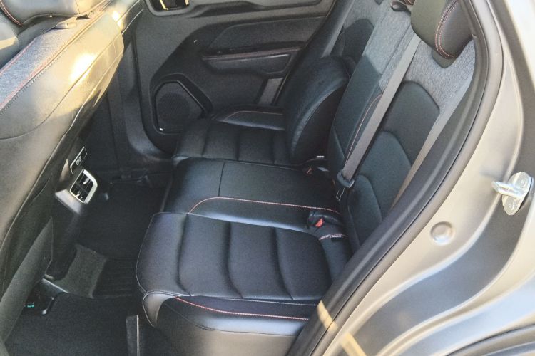 吉利汽车 吉利牛仔 2025款 1.5TD 趣野版中控内饰7004