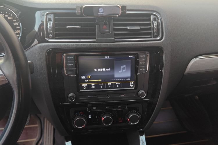 大众 速腾 2017款 1.6L 手动舒适型中控内饰16