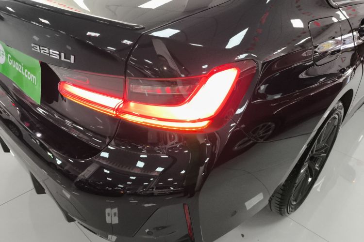 宝马3系 2024款 325Li M运动曜夜套装车身外观9