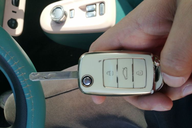 长安启源 长安Lumin 2022款 210km 香甜款中控内饰7001