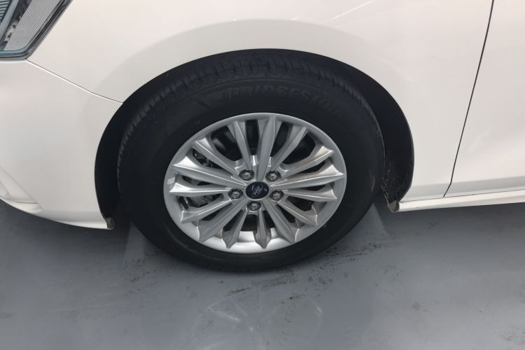 福特 福克斯 2020款 三厢 EcoBoost 180 自动锋潮型车身外观6007