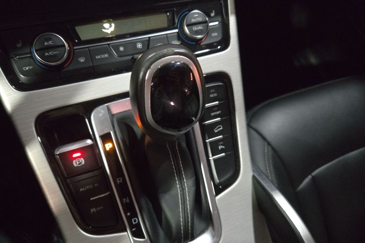 吉利汽车 博越 2018款 1.8TD 自动两驱智尊型4G互联版中控内饰18