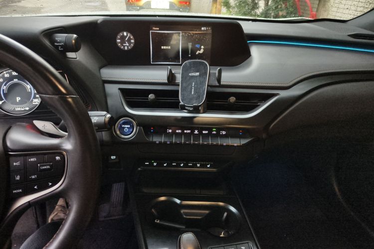 雷克萨斯UX新能源 2020款 300e 纯·悦版中控内饰16