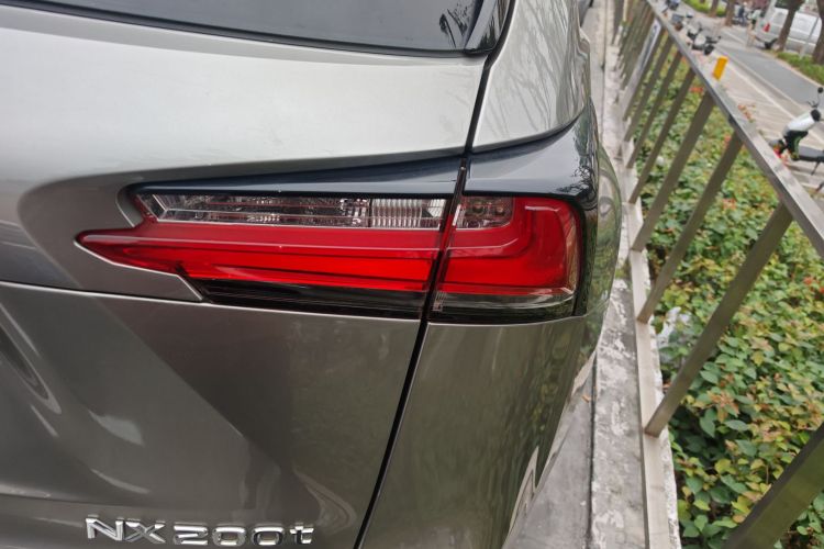 雷克萨斯NX  200t 全驱 锋尚版车身外观9