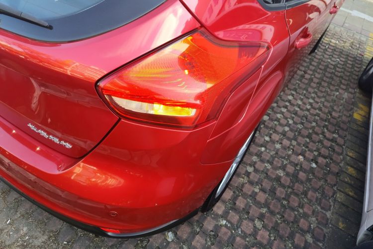 福特 福克斯 2017款 两厢 1.6L 自动风尚型智行版车身外观9