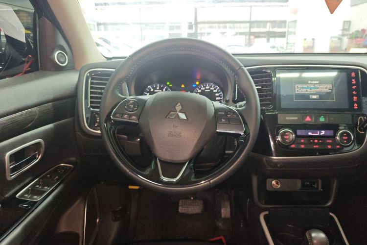 三菱 欧蓝德 2020款 2.0L 两驱畅享版 5座局部细节13