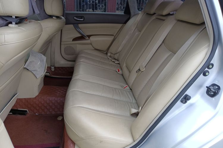 日产 天籁 2011款 2.0L XL舒适版中控内饰7004