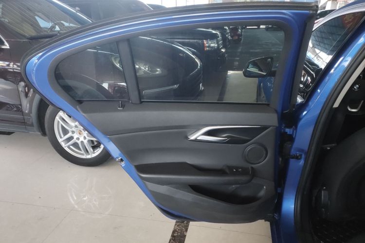 宝马1系 2019款 118i 时尚型中控内饰49