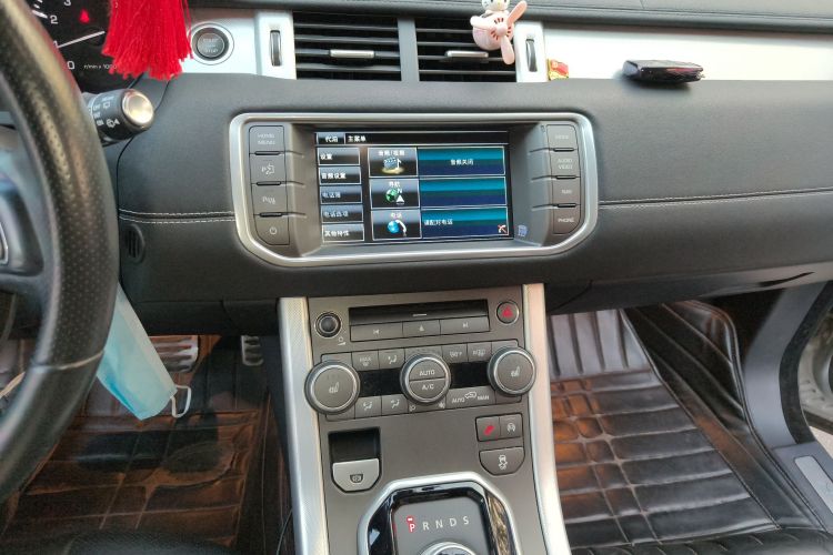 路虎 揽胜极光(进口) 2015款 2.0T 5门耀动版中控内饰16