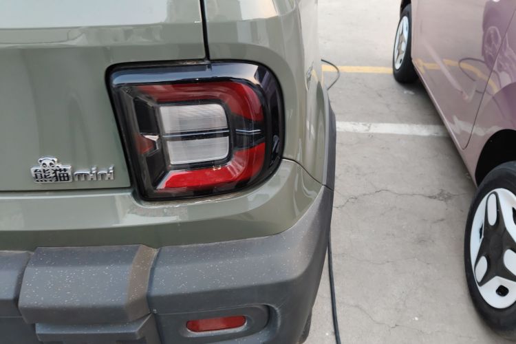 吉利银河 2025款 210km 熊猫骑士车身外观9