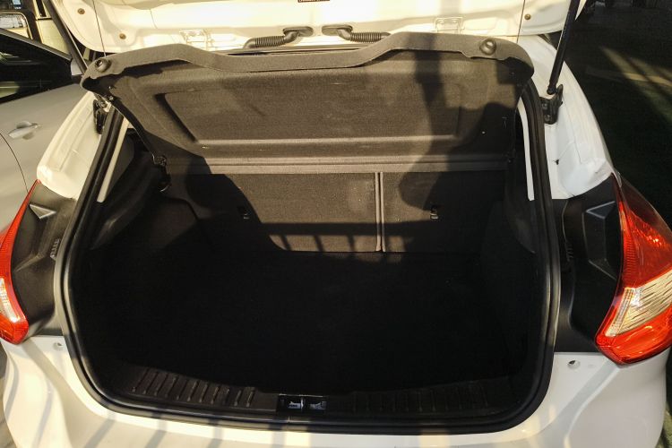 福特 福克斯 2012款 两厢 2.0L 自动豪华运动型局部细节23