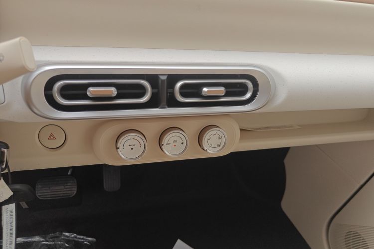 五菱汽车 宏光MINIEV 2024款 第三代 215km 青春版中控内饰16