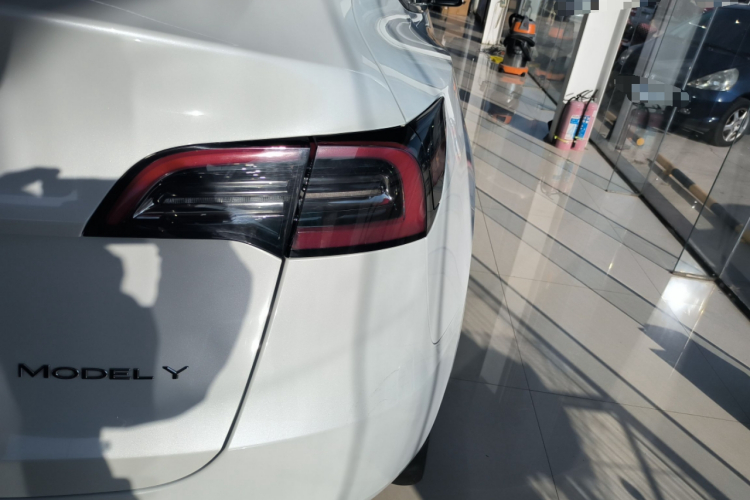 特斯拉 Model Y 2022款 改款 长续航全轮驱动版车身外观6006