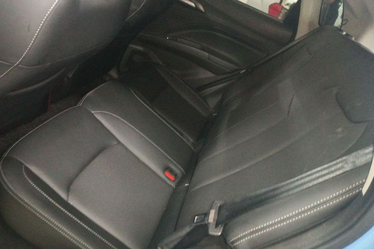 哪吒汽车 哪吒V 2021款 长续航娱乐版中控内饰21