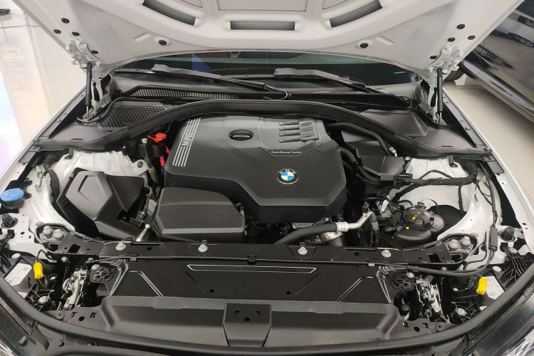 宝马3系 2024款 325Li M运动曜夜套装机舱底盘24