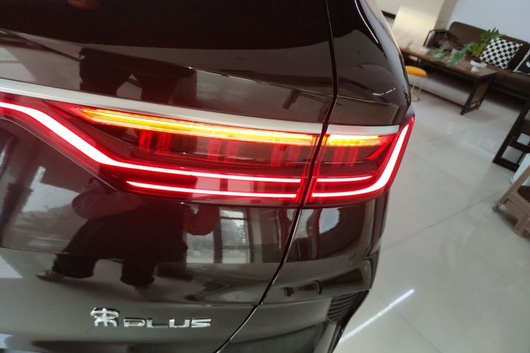 比亚迪 宋PLUS新能源 2021款 EV 旗舰型车身外观9