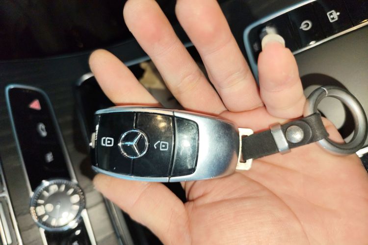 奔驰E级 2020款 E 300 L 运动豪华型中控内饰7001