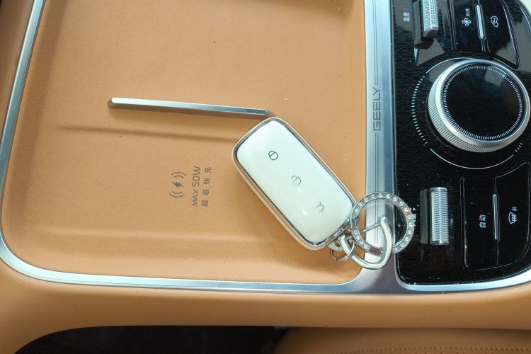 吉利银河 银河星舰7 EM-i 2025款 120km 探索+版中控内饰11