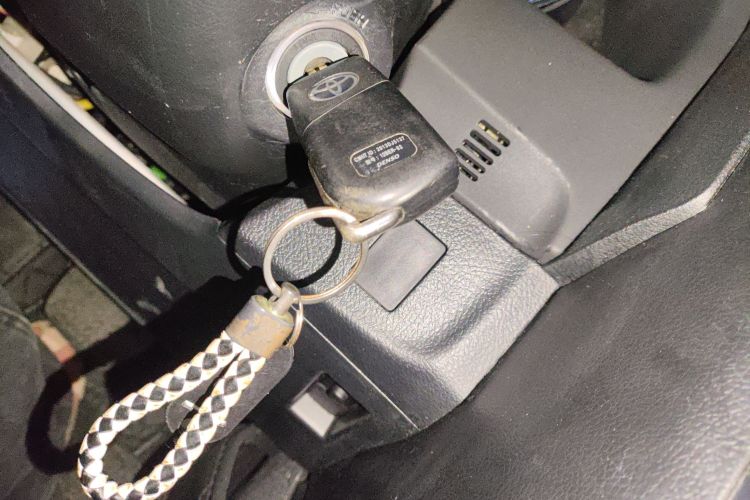 丰田 锐志 2013款 2.5V 菁锐版中控内饰11