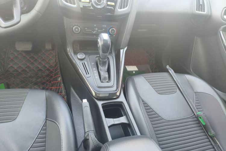 福特 福克斯 2018款 两厢经典 1.6L 自动风尚型智行版局部细节18