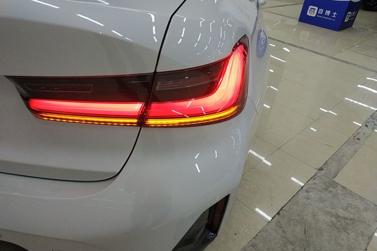 宝马3系 2023款 320Li M运动套装车身外观9