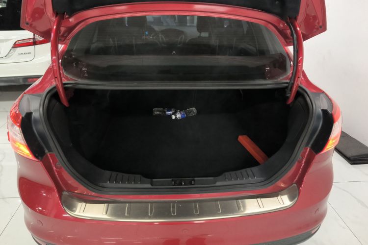 福特 福克斯 2012款 三厢 1.6L 自动风尚型中控内饰23