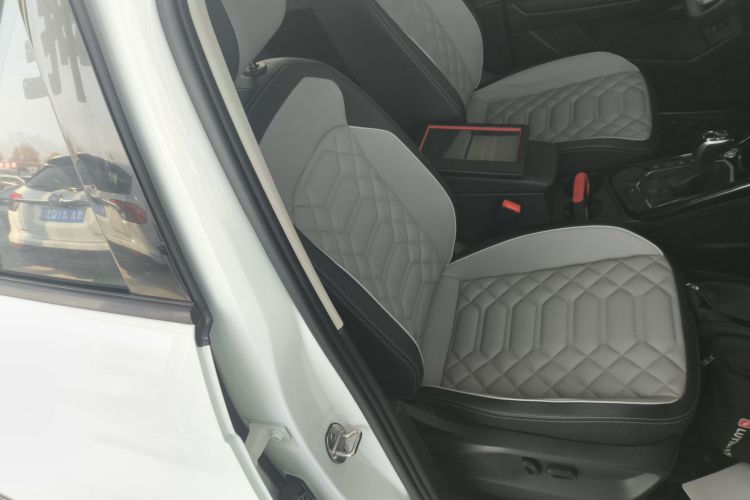 大众 探岳 2023款 300TSI 两驱豪华Plus进阶版局部细节41