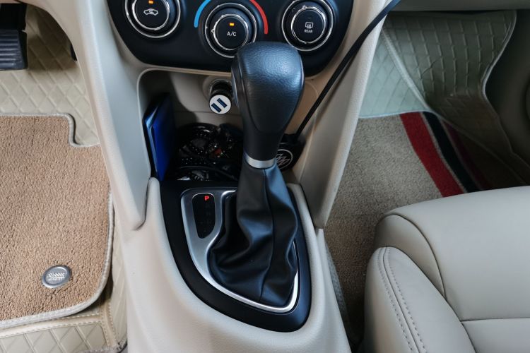 菲亚特 菲翔 2012款 1.4T 自动劲享版中控内饰18