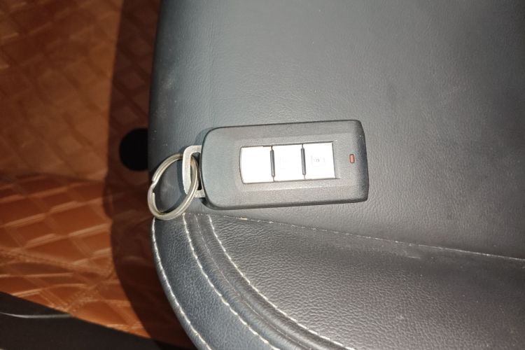 三菱 欧蓝德 2020款 2.0L 两驱畅享版 5座中控内饰11