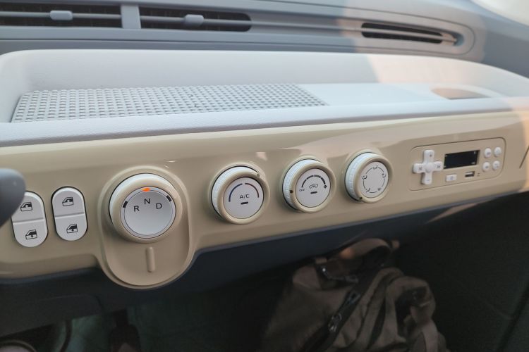 奔腾小马 2025款 222km 灵动马中控内饰16